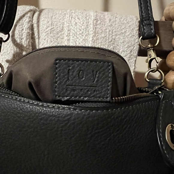 Joy Susan vegan Mini Crossbody Wristlet Clutch in shadow grey - Picture 11 of 11